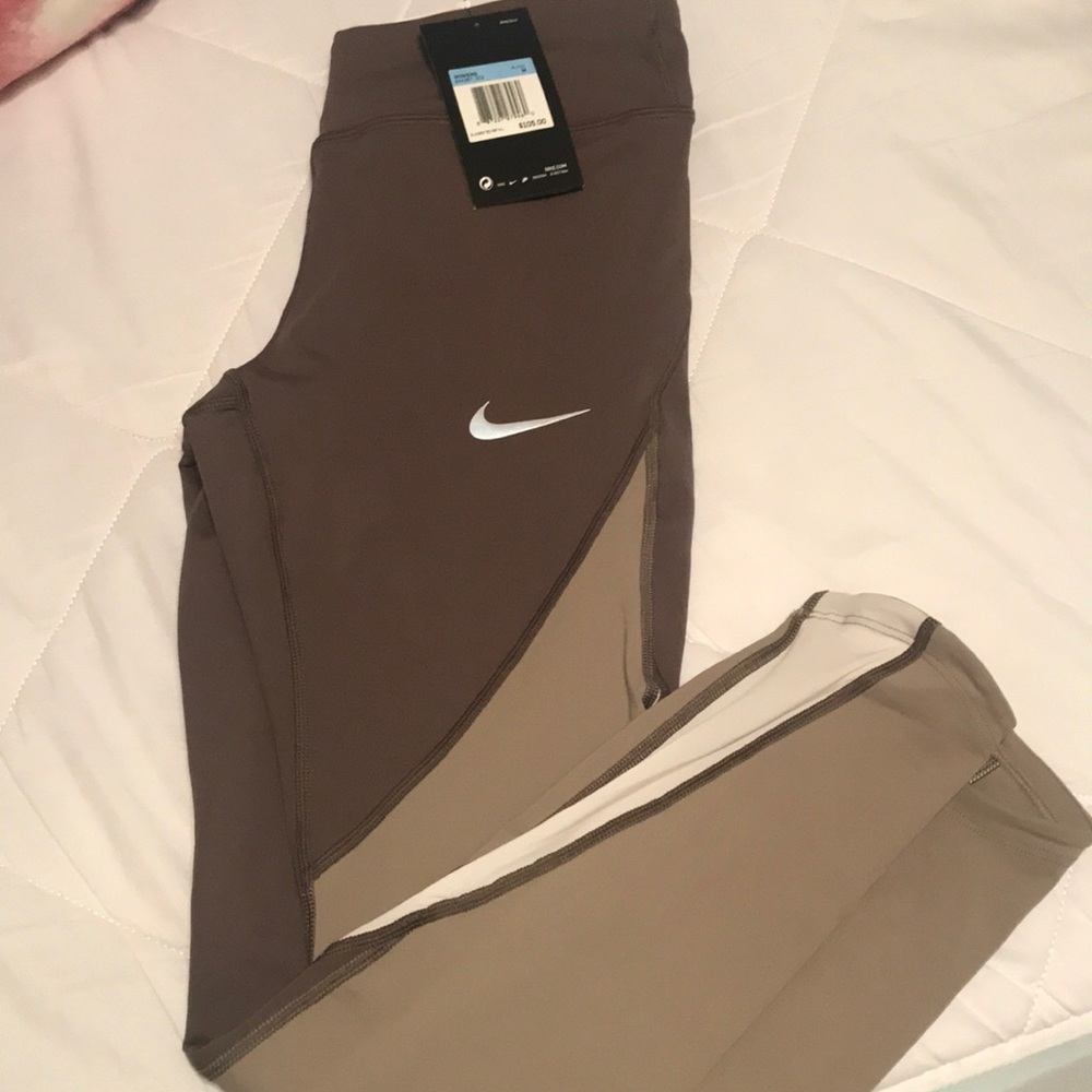 NWT Nike epic lux leggings